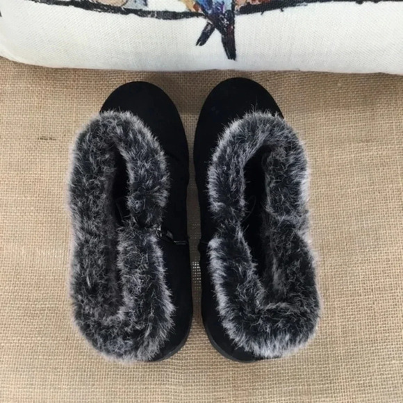 Khombu Women’s Lindsey Suede Ankle Boots - Picture 8 of 10